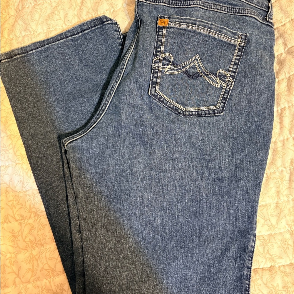 Wrangler women’s Aura Blue Denim Jeans sz16 x 34